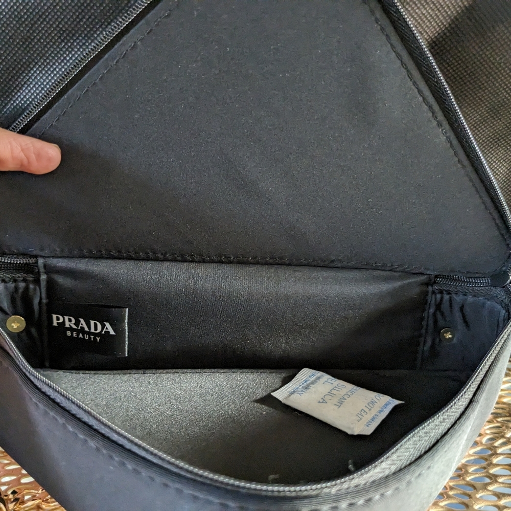 Prada - Picture 7 of 8